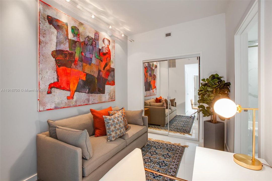 For Sale: $775,000 (1 beds, 2 baths, 1294 Square Feet)