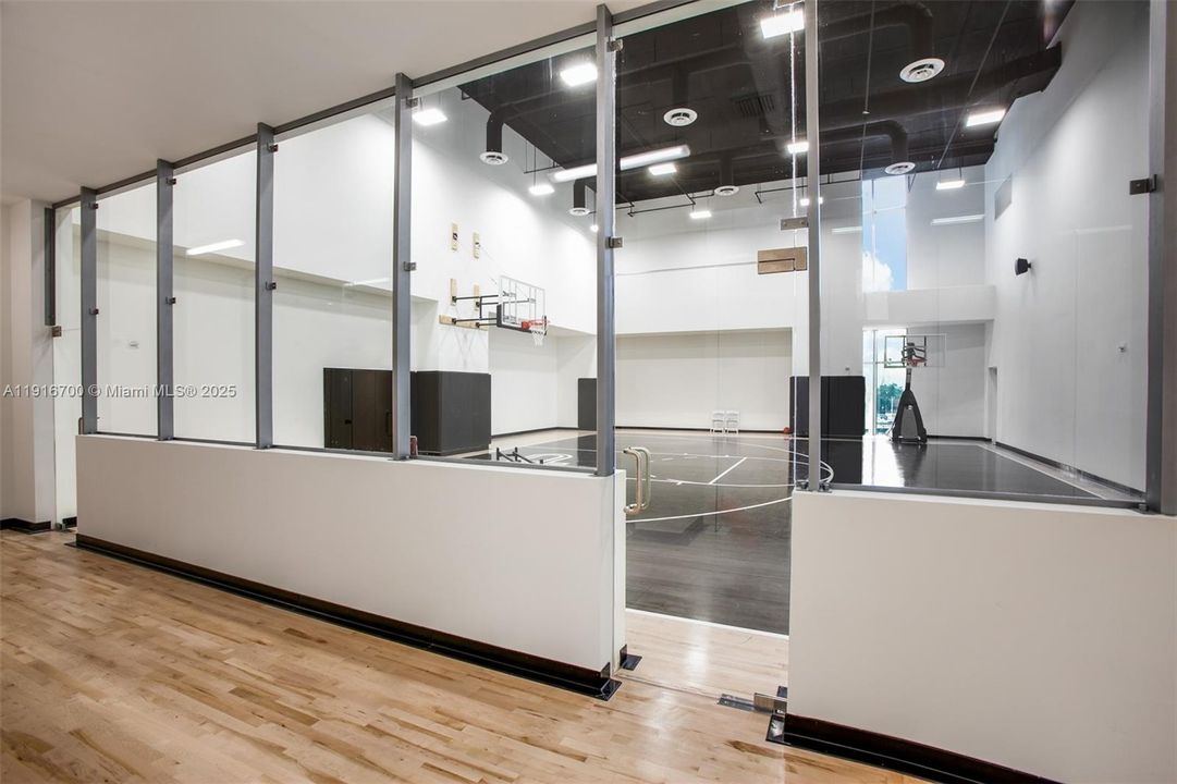 For Sale: $775,000 (1 beds, 2 baths, 1294 Square Feet)