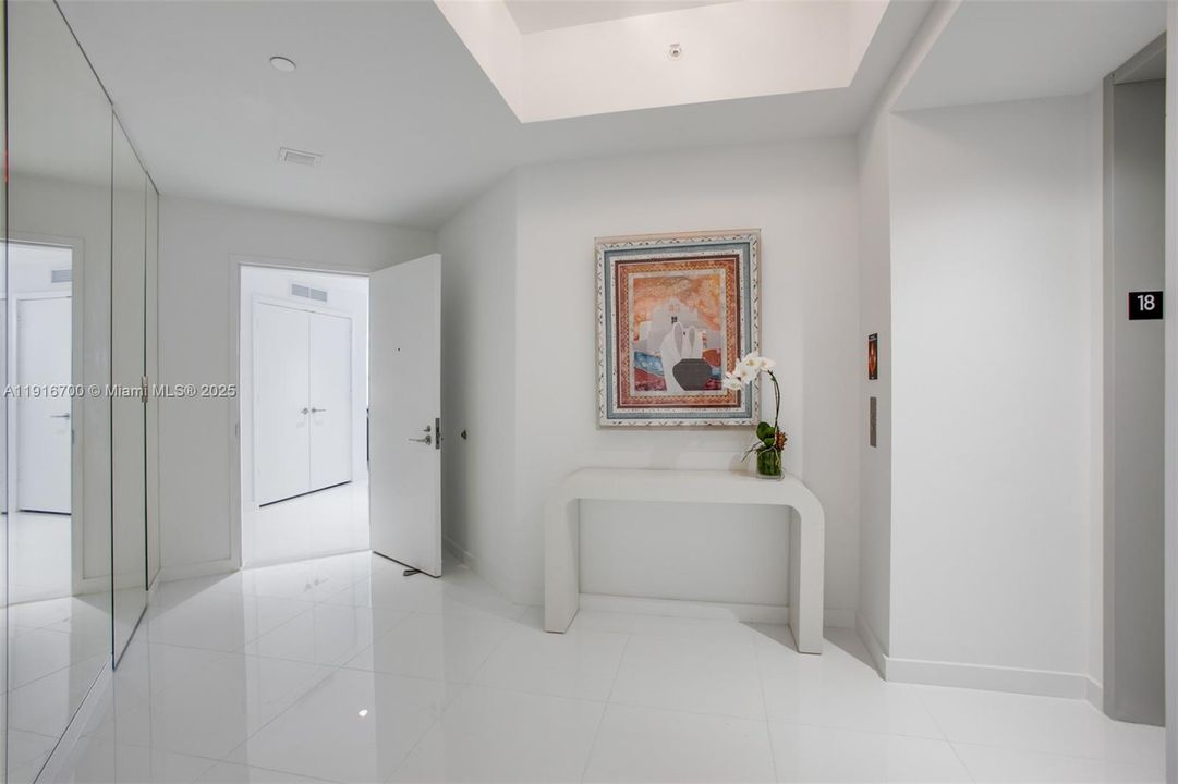 For Sale: $775,000 (1 beds, 2 baths, 1294 Square Feet)