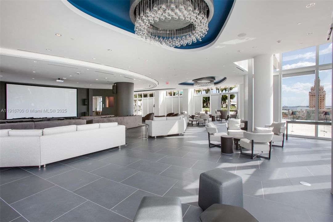 For Sale: $775,000 (1 beds, 2 baths, 1294 Square Feet)