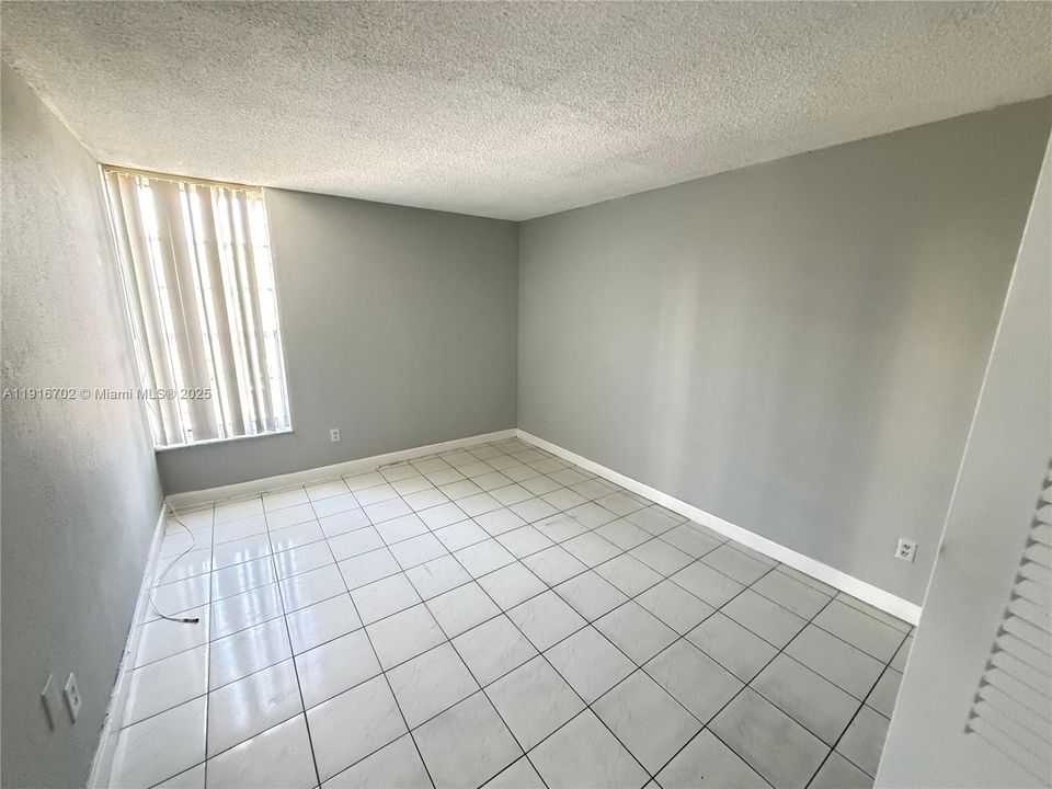 Под контрактом: $1,800 (1 спален, 1 ванн, 620 Квадратных фут)