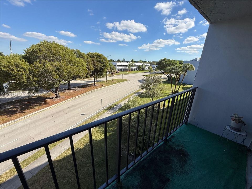 Под контрактом: $1,800 (1 спален, 1 ванн, 620 Квадратных фут)