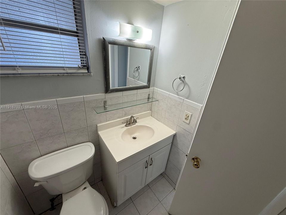 Под контрактом: $1,800 (1 спален, 1 ванн, 620 Квадратных фут)