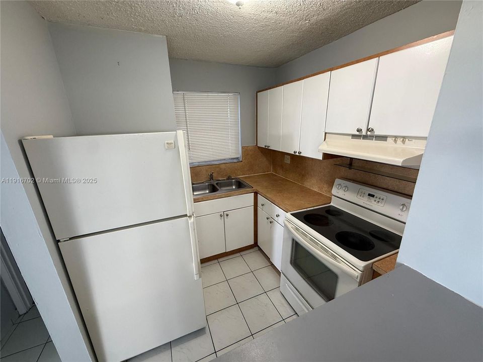 Под контрактом: $1,800 (1 спален, 1 ванн, 620 Квадратных фут)