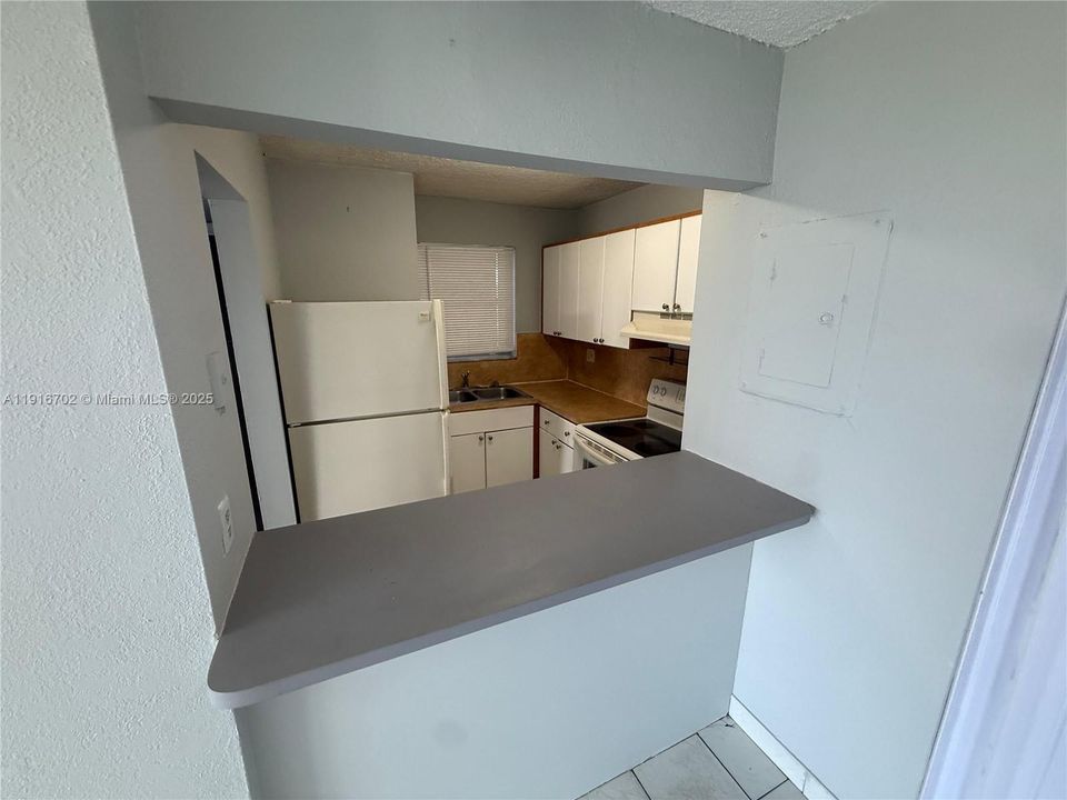 Под контрактом: $1,800 (1 спален, 1 ванн, 620 Квадратных фут)