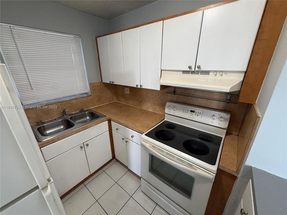 Под контрактом: $1,800 (1 спален, 1 ванн, 620 Квадратных фут)