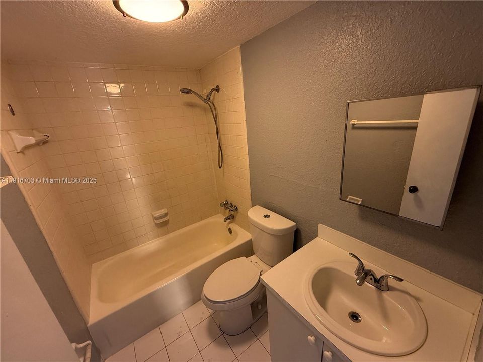 Active With Contract: $2,100 (2 beds, 1 baths, 641 Square Feet)