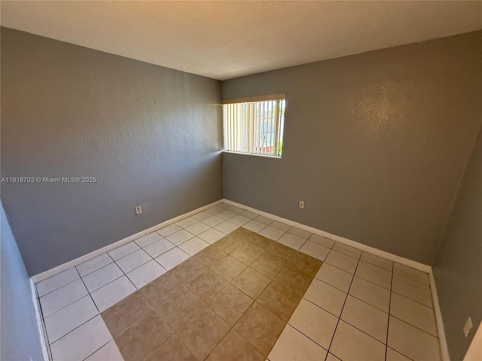 Active With Contract: $2,100 (2 beds, 1 baths, 641 Square Feet)