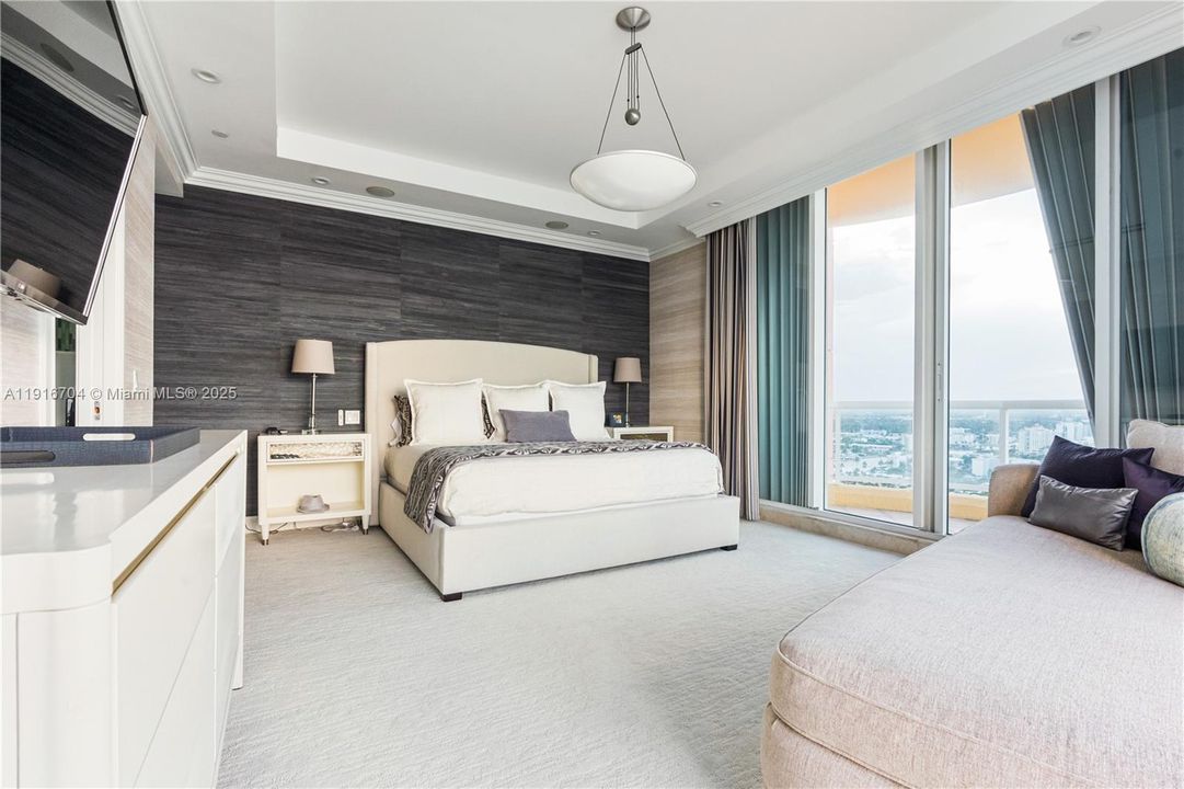 For Sale: $5,195,000 (3 beds, 3 baths, 4738 Square Feet)