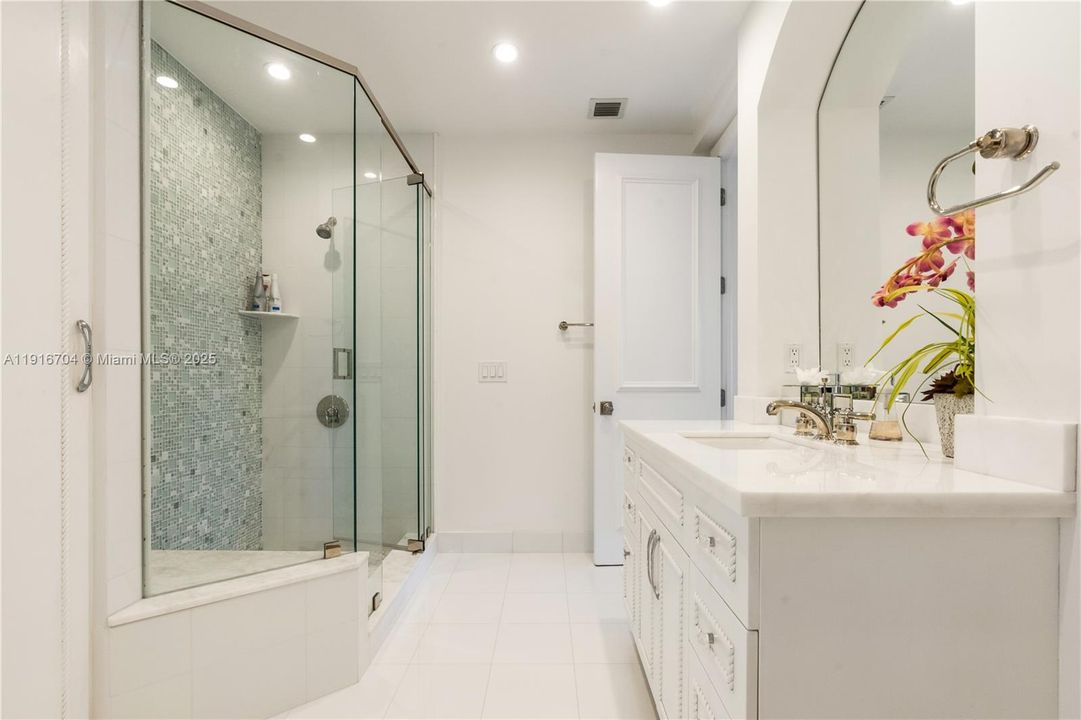 For Sale: $5,195,000 (3 beds, 3 baths, 4738 Square Feet)