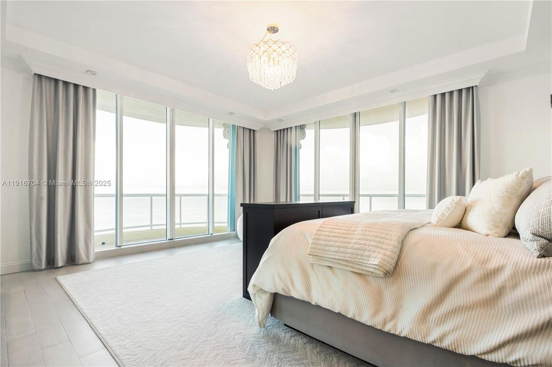 For Sale: $5,195,000 (3 beds, 3 baths, 4738 Square Feet)