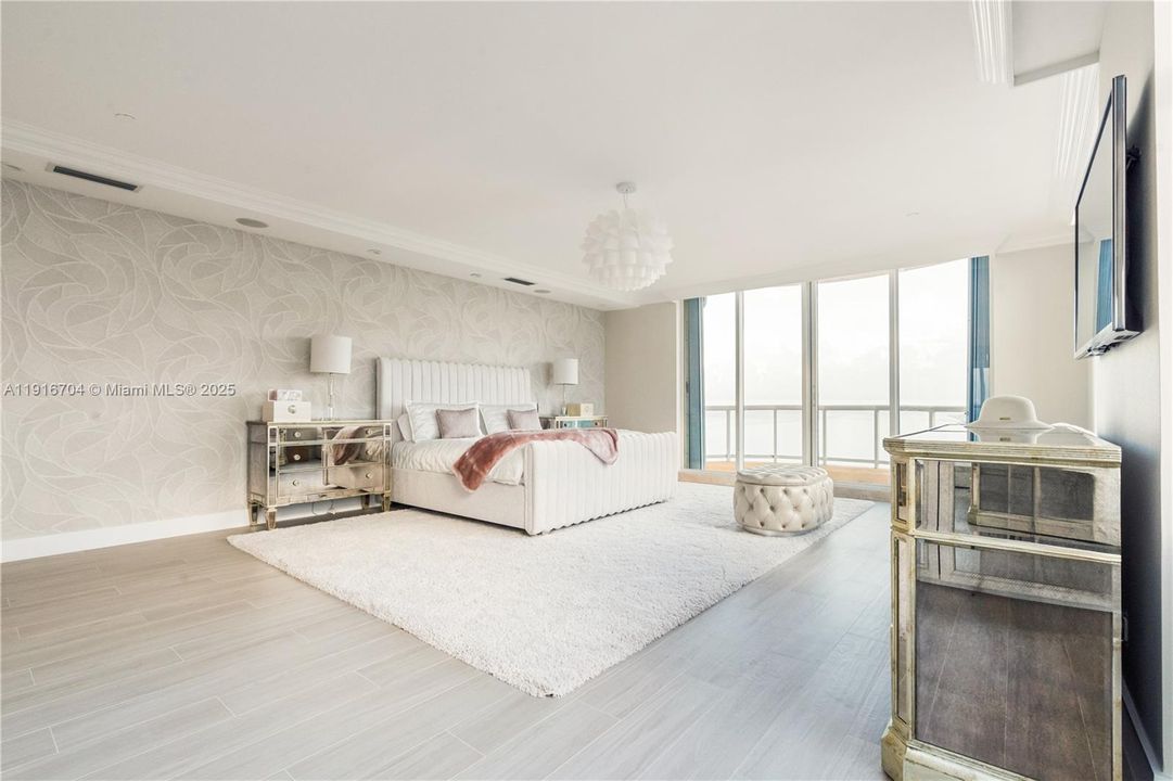 For Sale: $5,195,000 (3 beds, 3 baths, 4738 Square Feet)