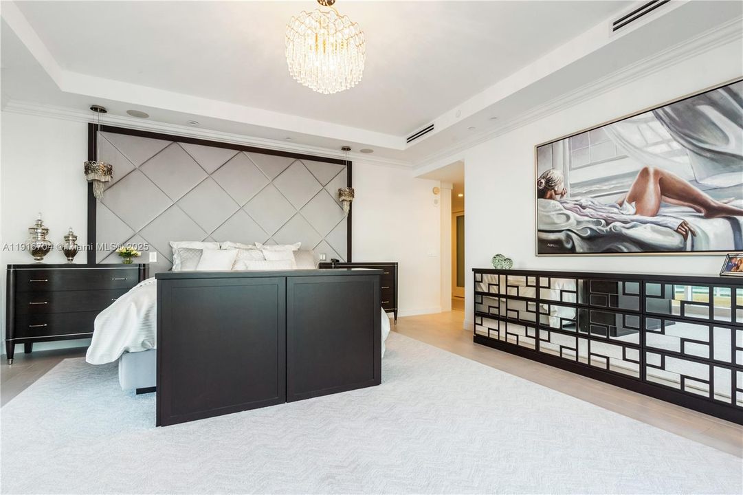 For Sale: $5,195,000 (3 beds, 3 baths, 4738 Square Feet)