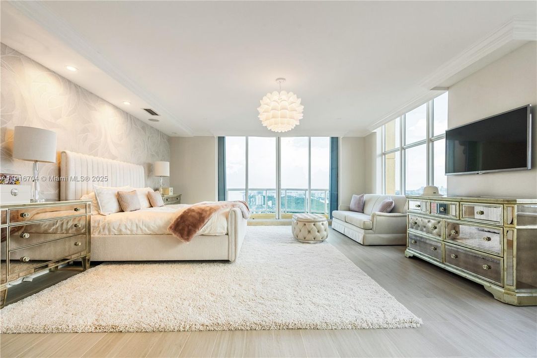 For Sale: $5,195,000 (3 beds, 3 baths, 4738 Square Feet)