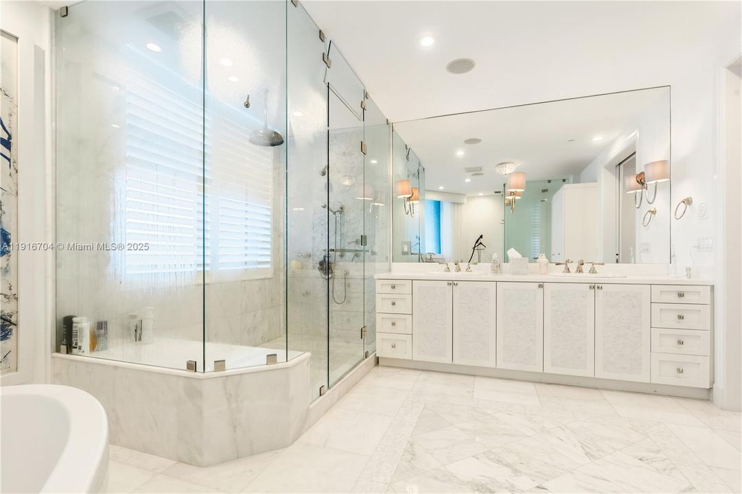 For Sale: $5,195,000 (3 beds, 3 baths, 4738 Square Feet)