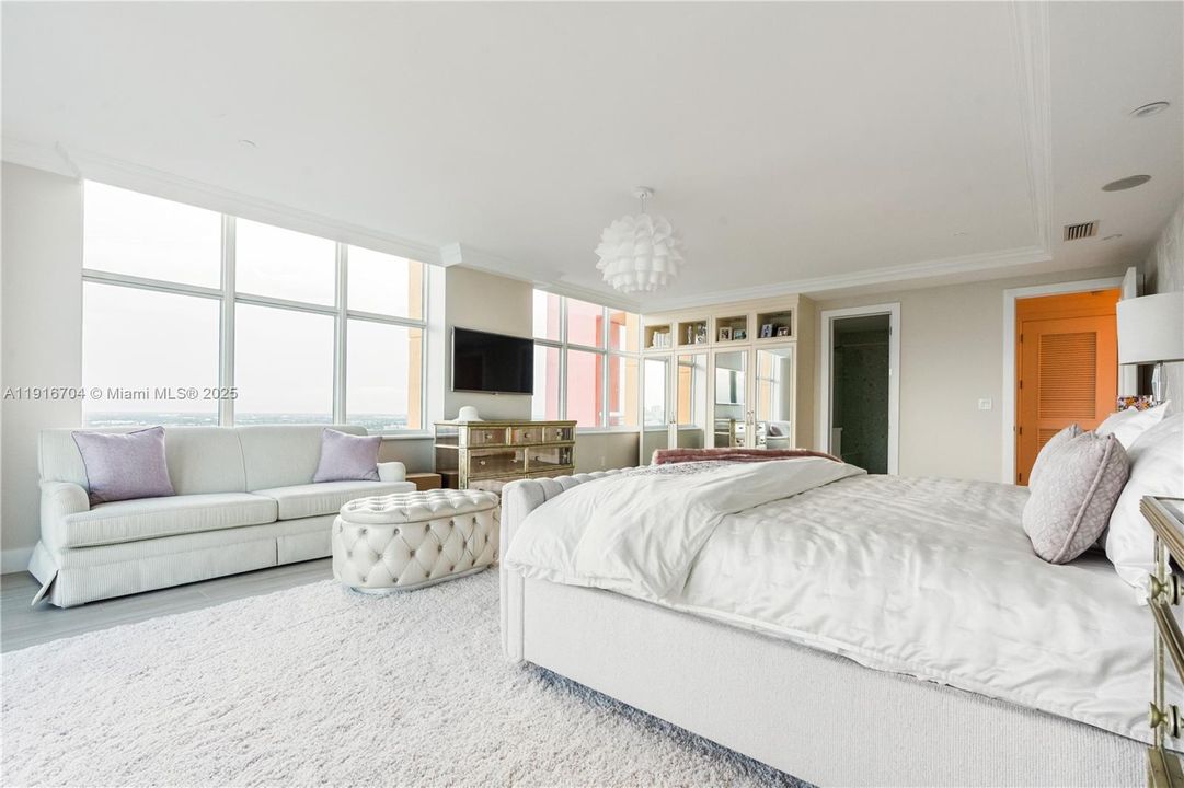 For Sale: $5,195,000 (3 beds, 3 baths, 4738 Square Feet)