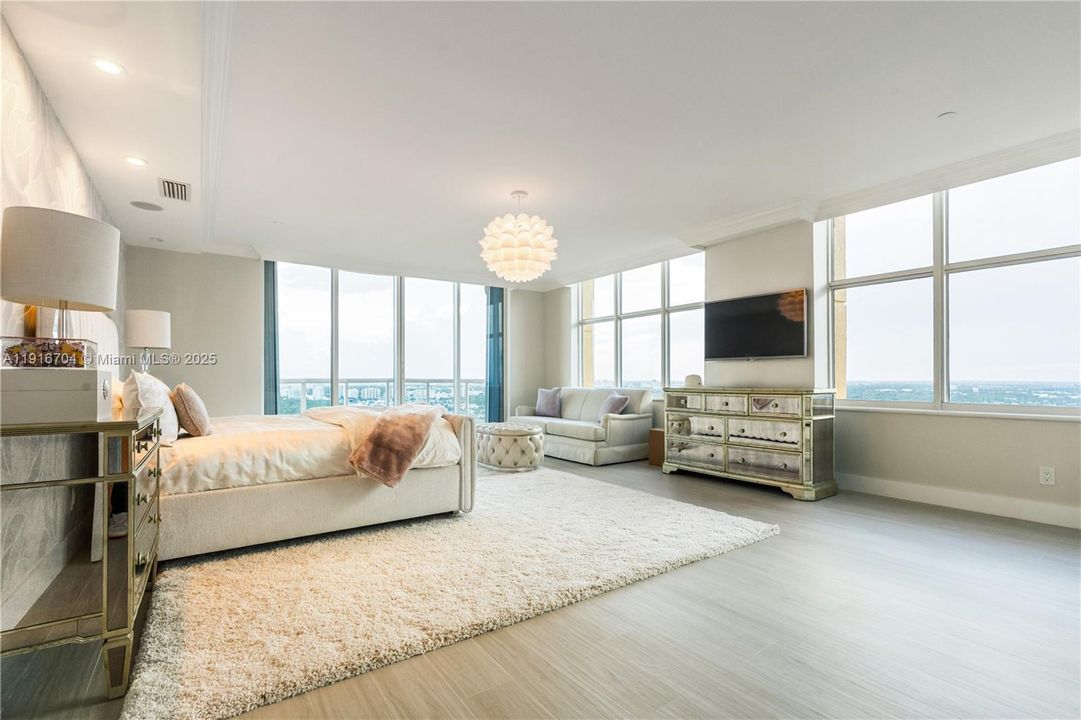 For Sale: $5,195,000 (3 beds, 3 baths, 4738 Square Feet)