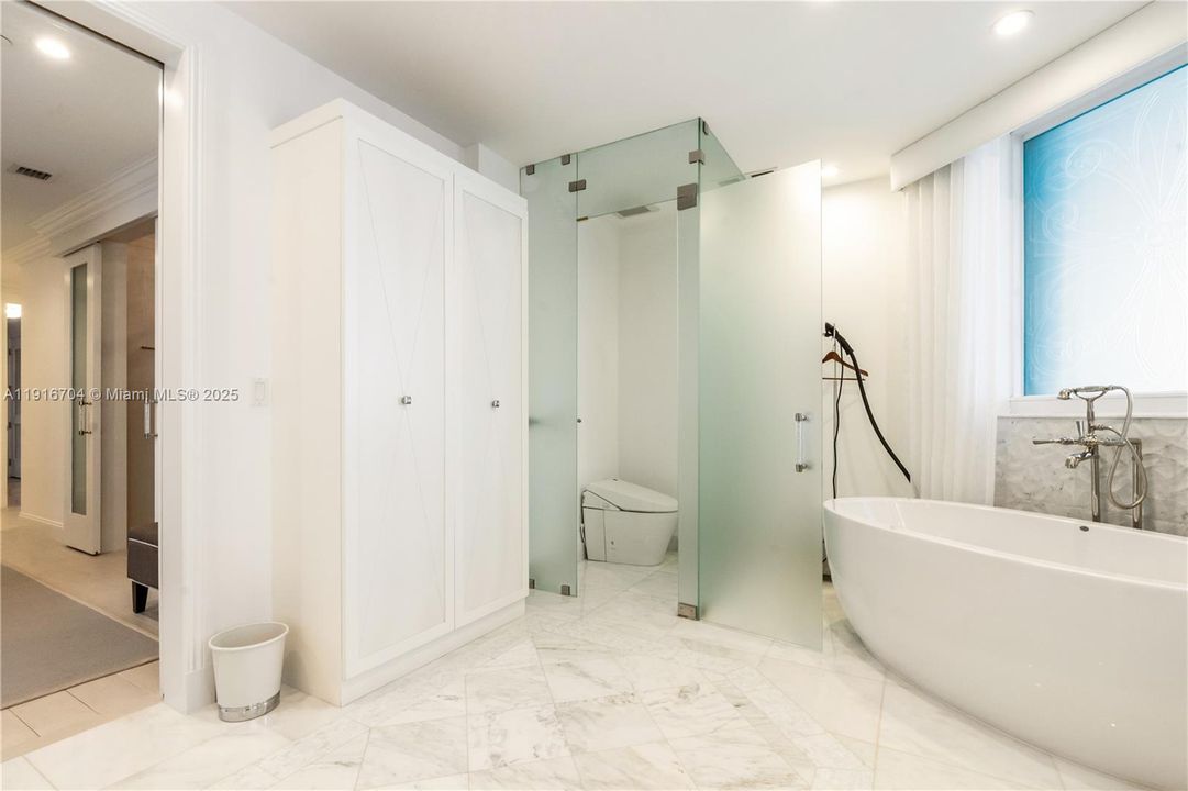 For Sale: $5,195,000 (3 beds, 3 baths, 4738 Square Feet)