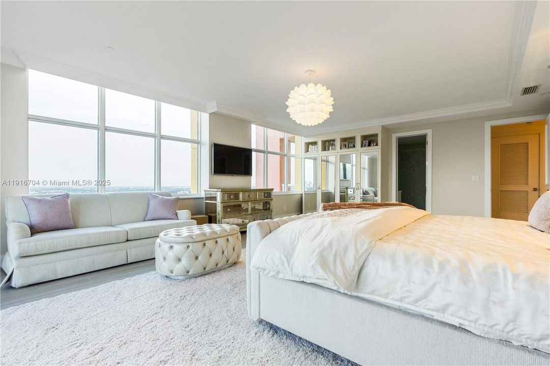 For Sale: $5,195,000 (3 beds, 3 baths, 4738 Square Feet)