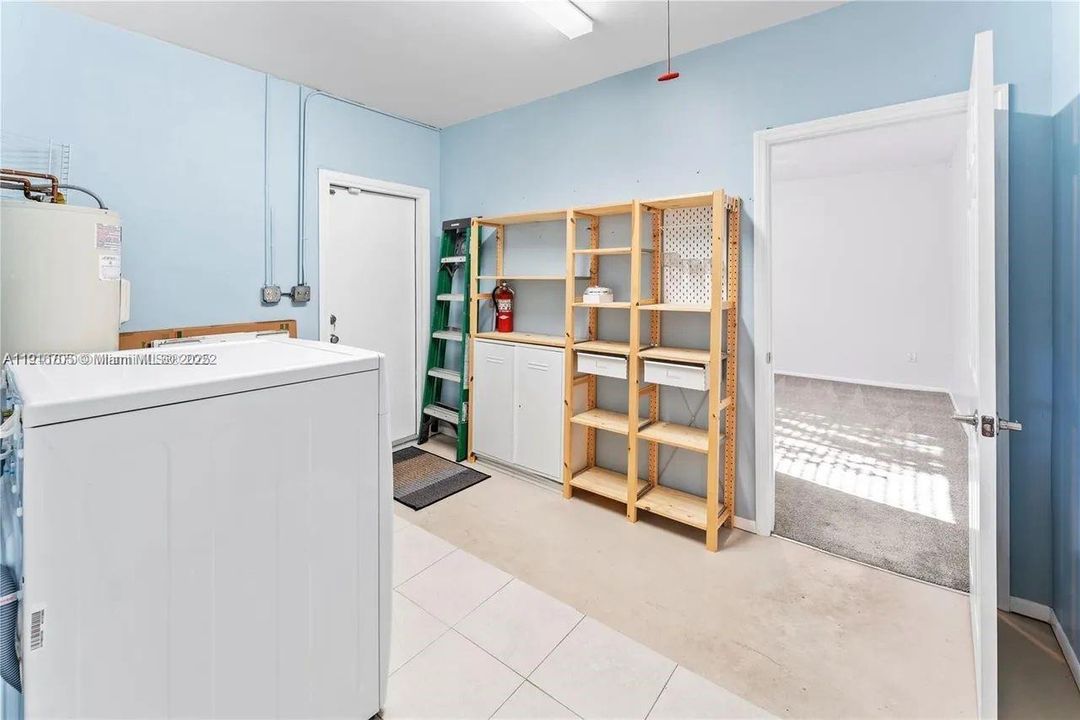 待售: $565,000 (3 贝兹, 2 浴室, 1294 平方英尺)