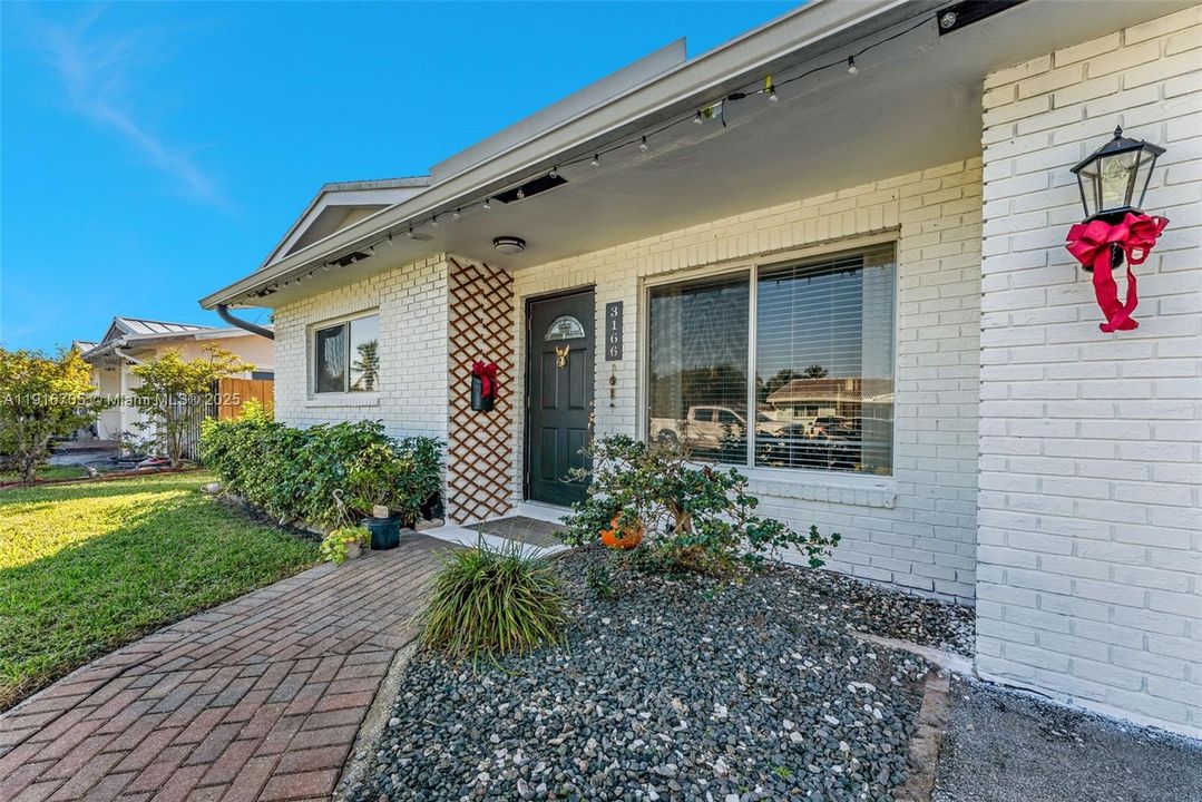 待售: $565,000 (3 贝兹, 2 浴室, 1294 平方英尺)