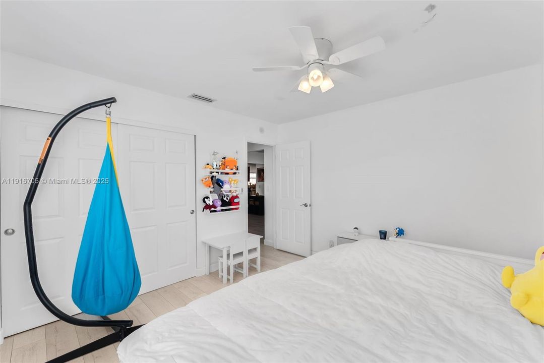 待售: $565,000 (3 贝兹, 2 浴室, 1294 平方英尺)