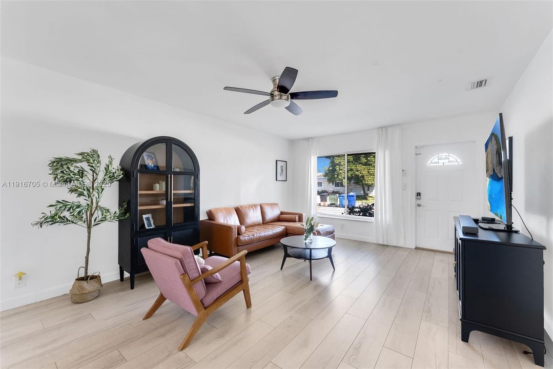 待售: $565,000 (3 贝兹, 2 浴室, 1294 平方英尺)