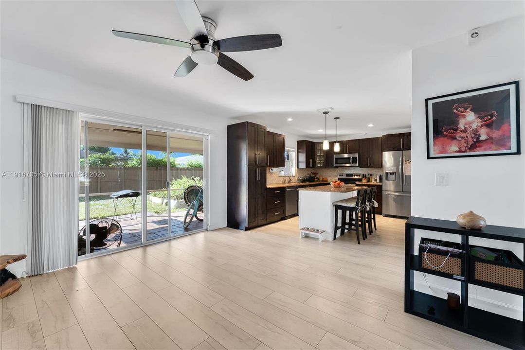 待售: $565,000 (3 贝兹, 2 浴室, 1294 平方英尺)