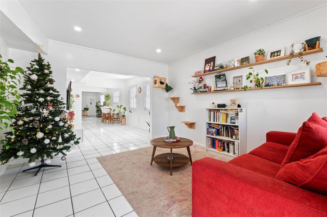 待售: $700,000 (6 贝兹, 3 浴室, 2802 平方英尺)