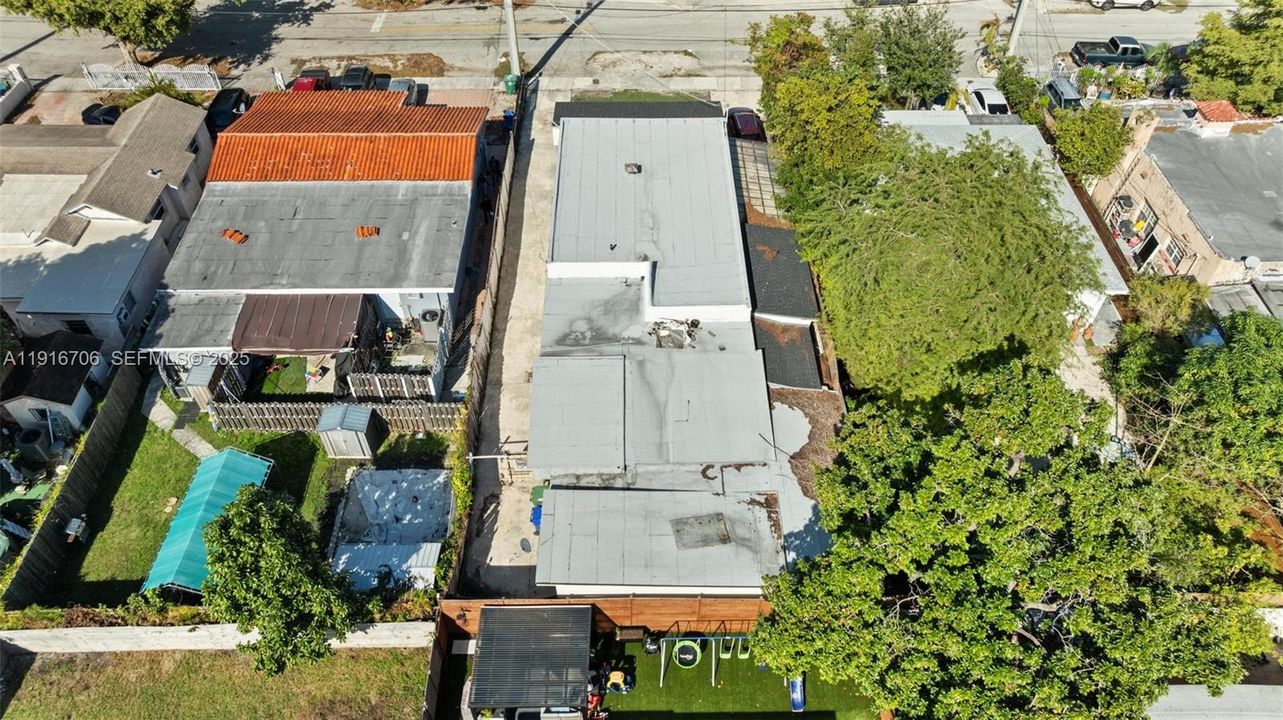 待售: $700,000 (6 贝兹, 3 浴室, 2802 平方英尺)