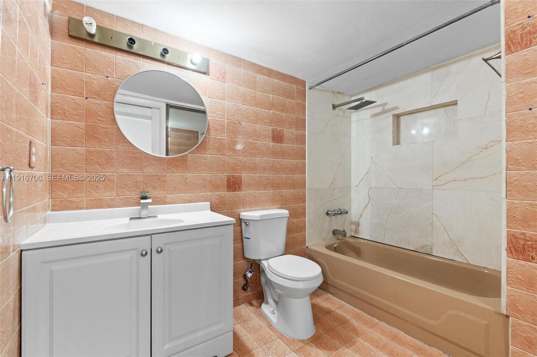 待售: $700,000 (6 贝兹, 3 浴室, 2802 平方英尺)