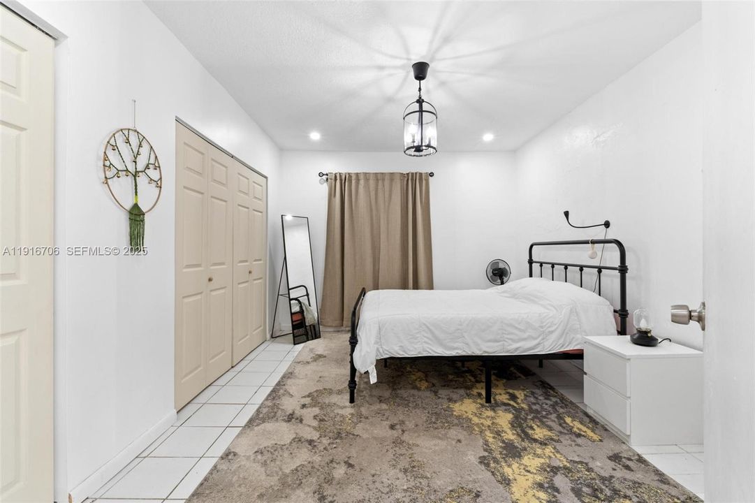 待售: $700,000 (6 贝兹, 3 浴室, 2802 平方英尺)