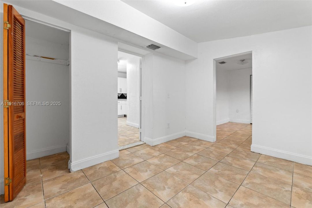 待售: $700,000 (6 贝兹, 3 浴室, 2802 平方英尺)