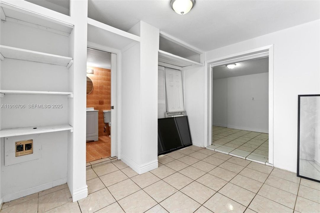 待售: $700,000 (6 贝兹, 3 浴室, 2802 平方英尺)