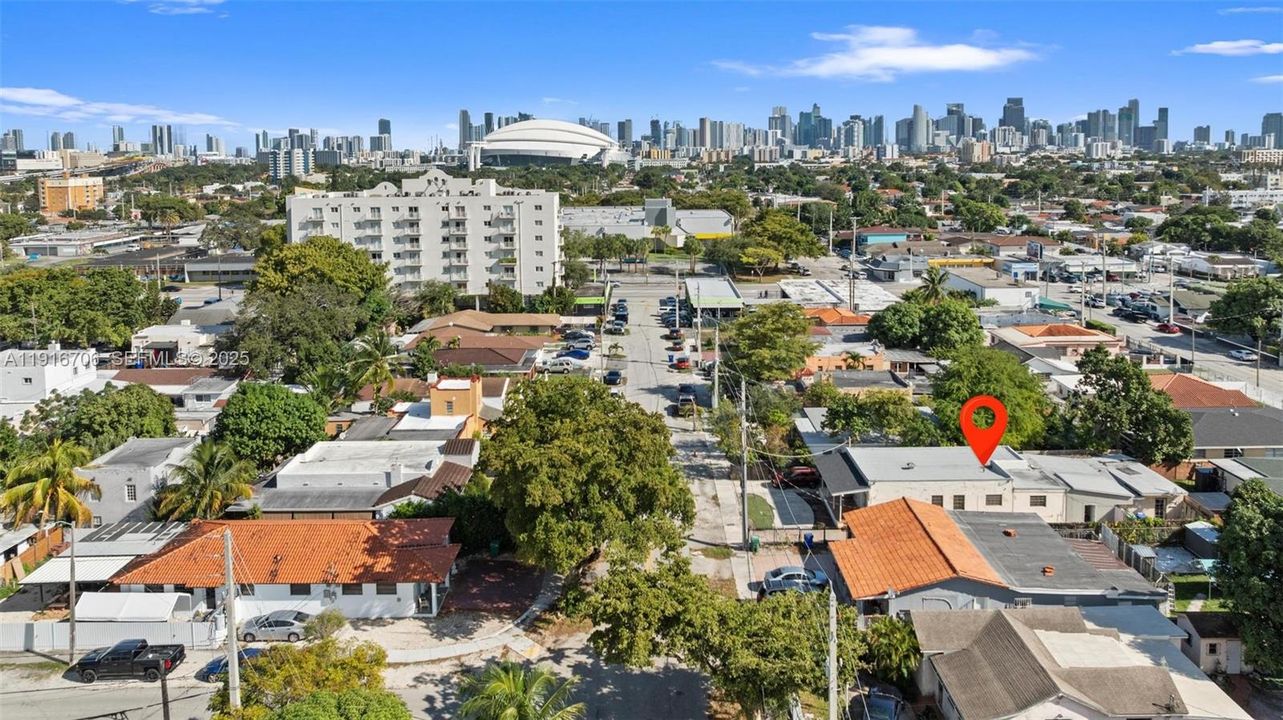 待售: $700,000 (6 贝兹, 3 浴室, 2802 平方英尺)