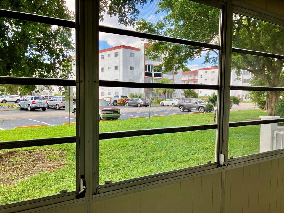 待售: $119,000 (1 贝兹, 1 浴室, 783 平方英尺)