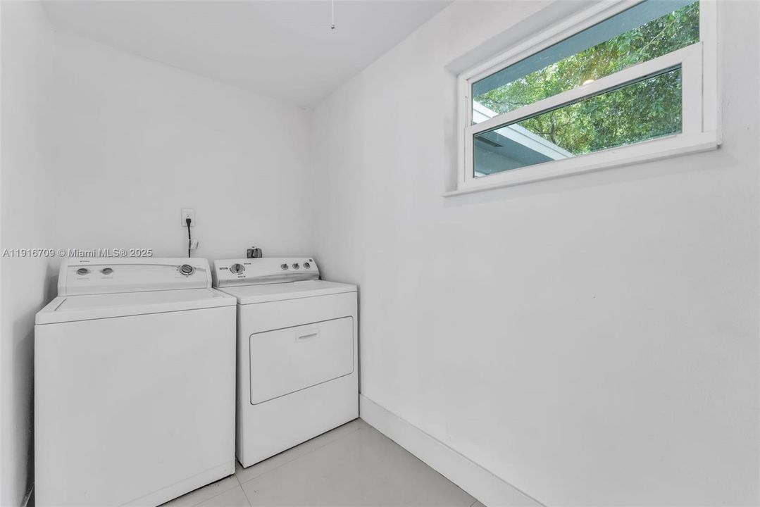 For Rent: $3,500 (3 beds, 2 baths, 1283 Square Feet)