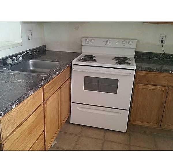 For Sale: $165,000 (2 beds, 2 baths, 800 Square Feet)