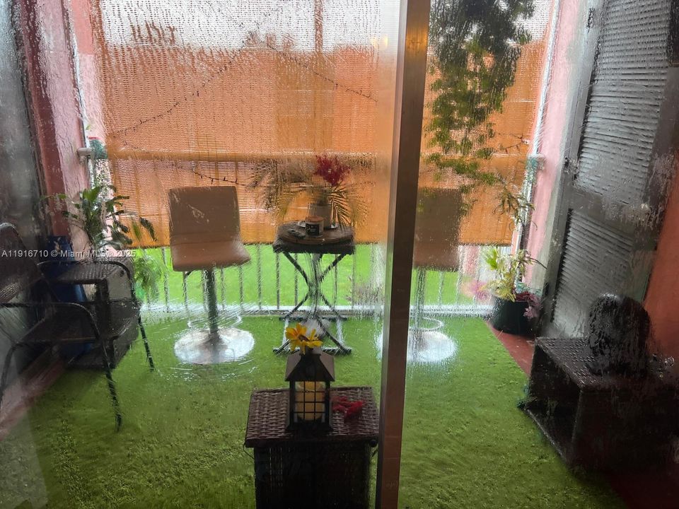 For Sale: $165,000 (2 beds, 2 baths, 800 Square Feet)