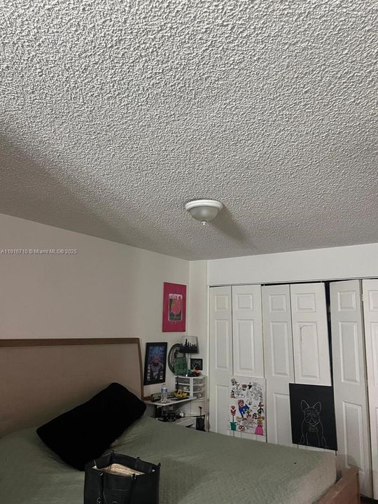 For Sale: $165,000 (2 beds, 2 baths, 800 Square Feet)