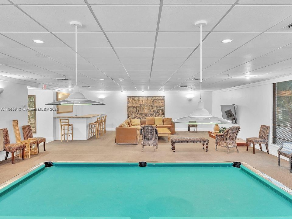 На продажу: $395,000 (2 спален, 2 ванн, 890 Квадратных фут)