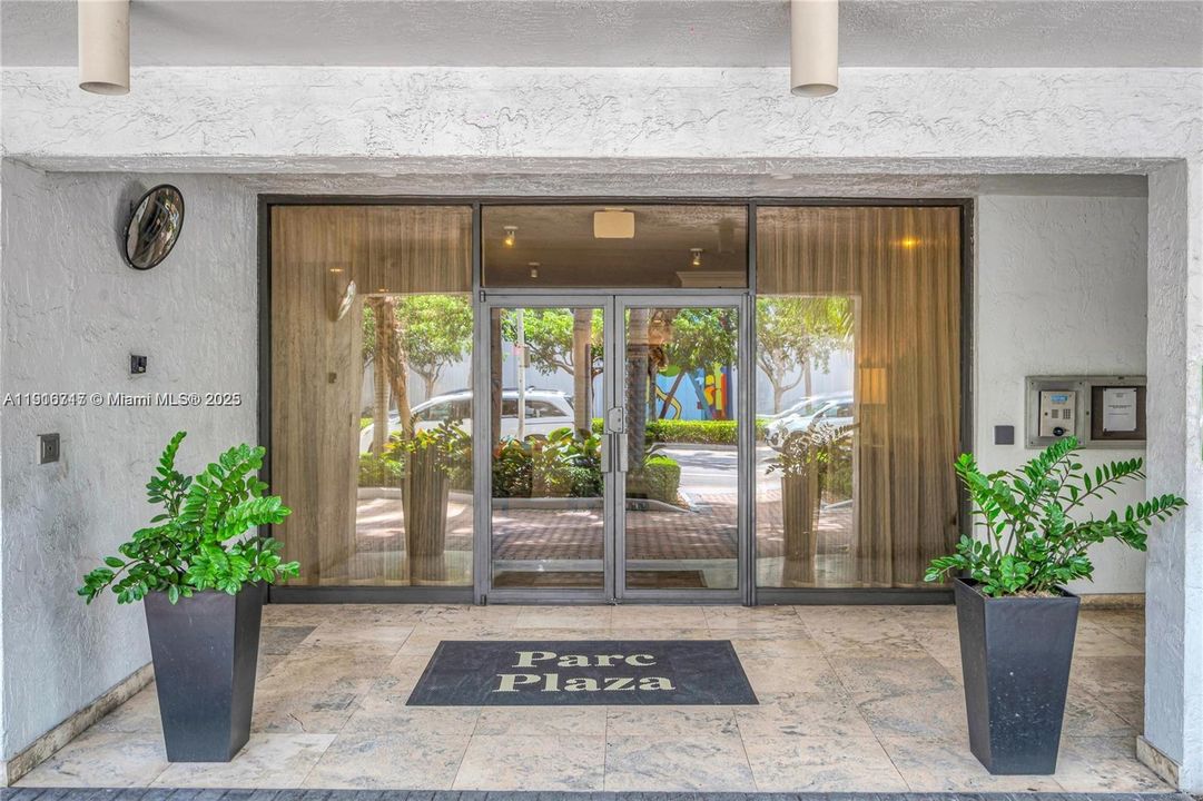 На продажу: $395,000 (2 спален, 2 ванн, 890 Квадратных фут)