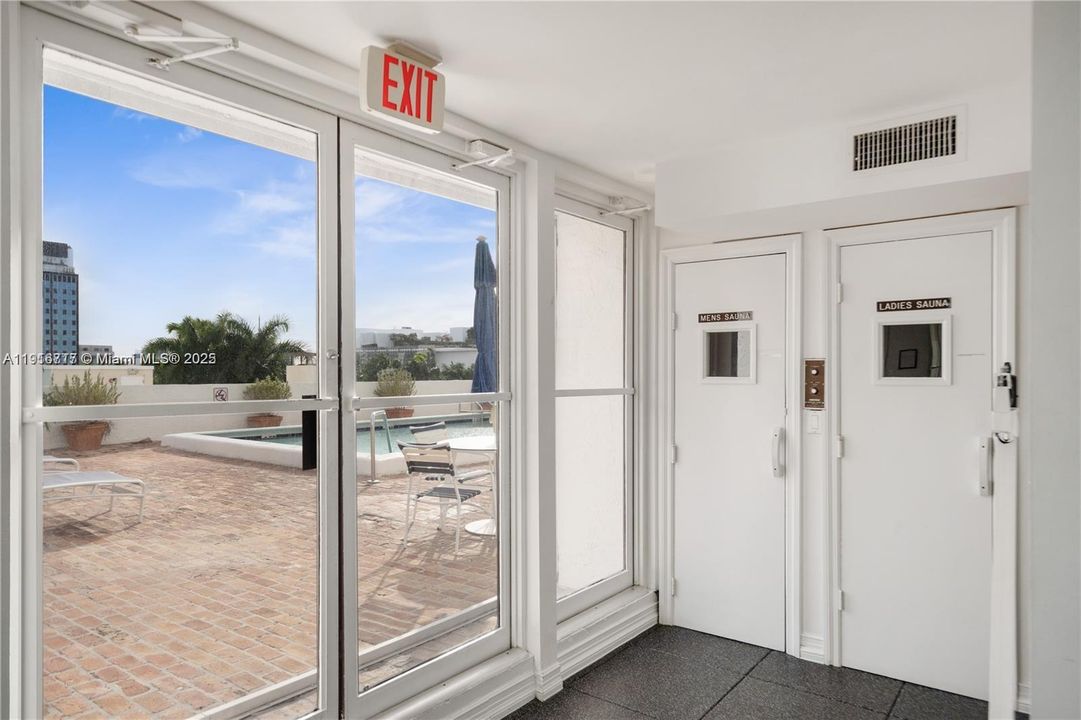 На продажу: $395,000 (2 спален, 2 ванн, 890 Квадратных фут)