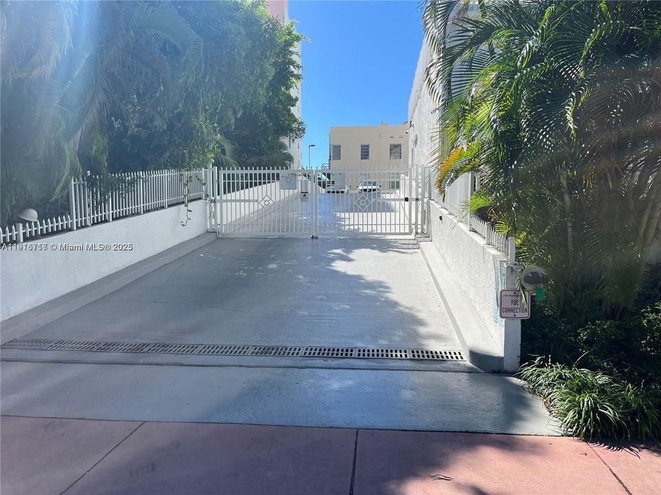 На продажу: $395,000 (2 спален, 2 ванн, 890 Квадратных фут)