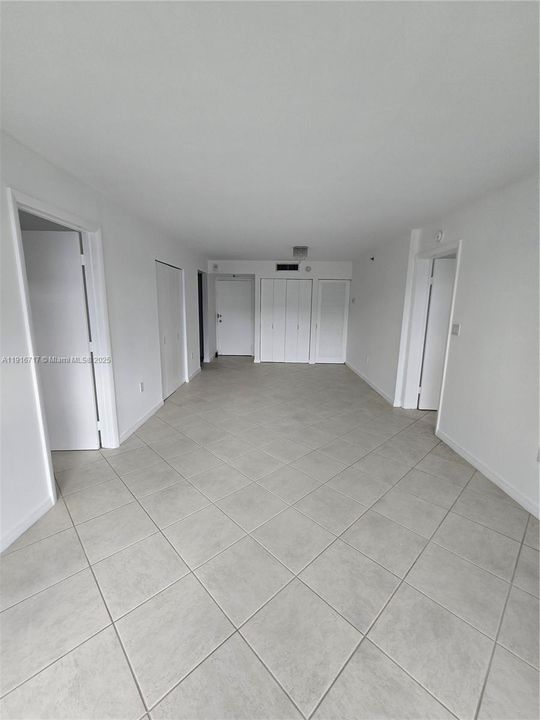 На продажу: $395,000 (2 спален, 2 ванн, 890 Квадратных фут)