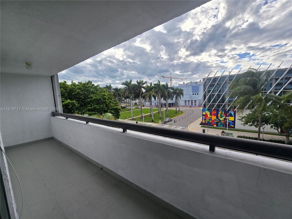 На продажу: $395,000 (2 спален, 2 ванн, 890 Квадратных фут)