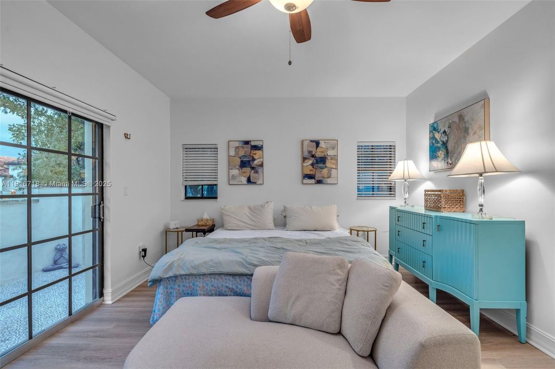 Activo con contrato: $3,950 (3 camas, 2 baños, 2658 Pies cuadrados)