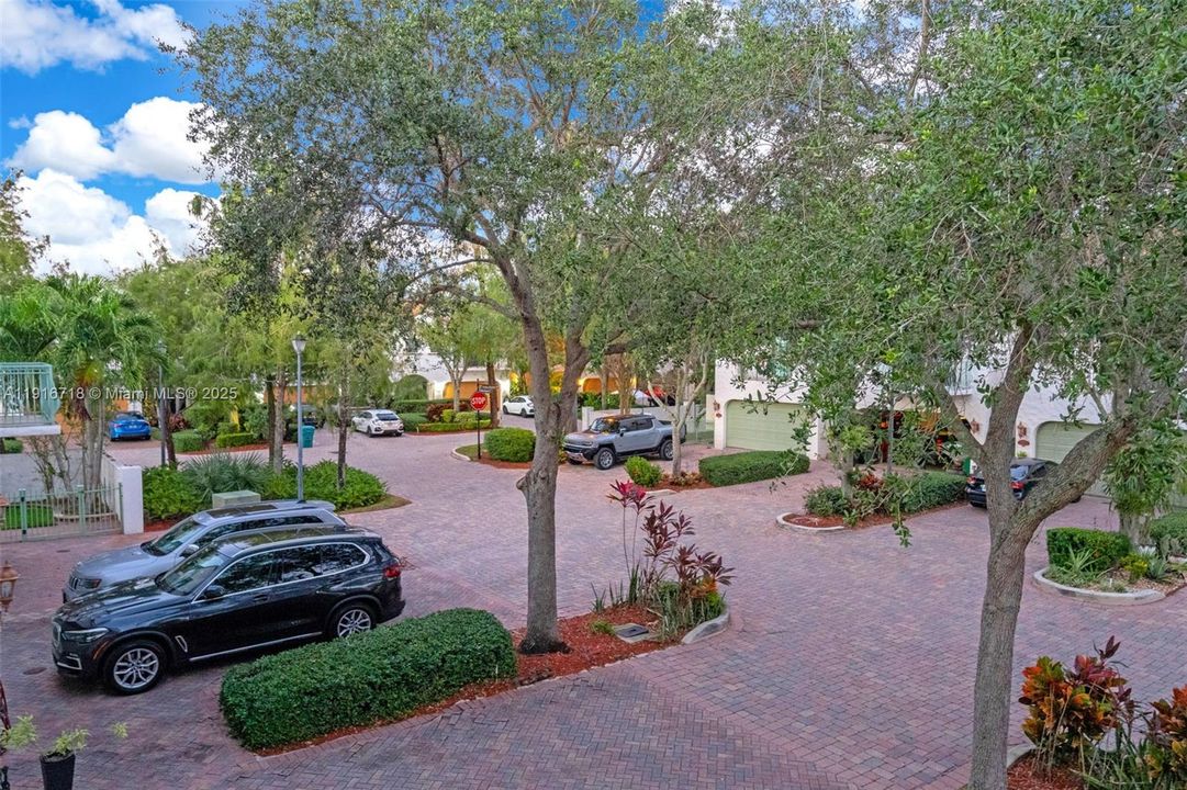 Activo con contrato: $3,950 (3 camas, 2 baños, 2658 Pies cuadrados)