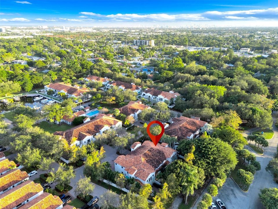 Activo con contrato: $3,950 (3 camas, 2 baños, 2658 Pies cuadrados)