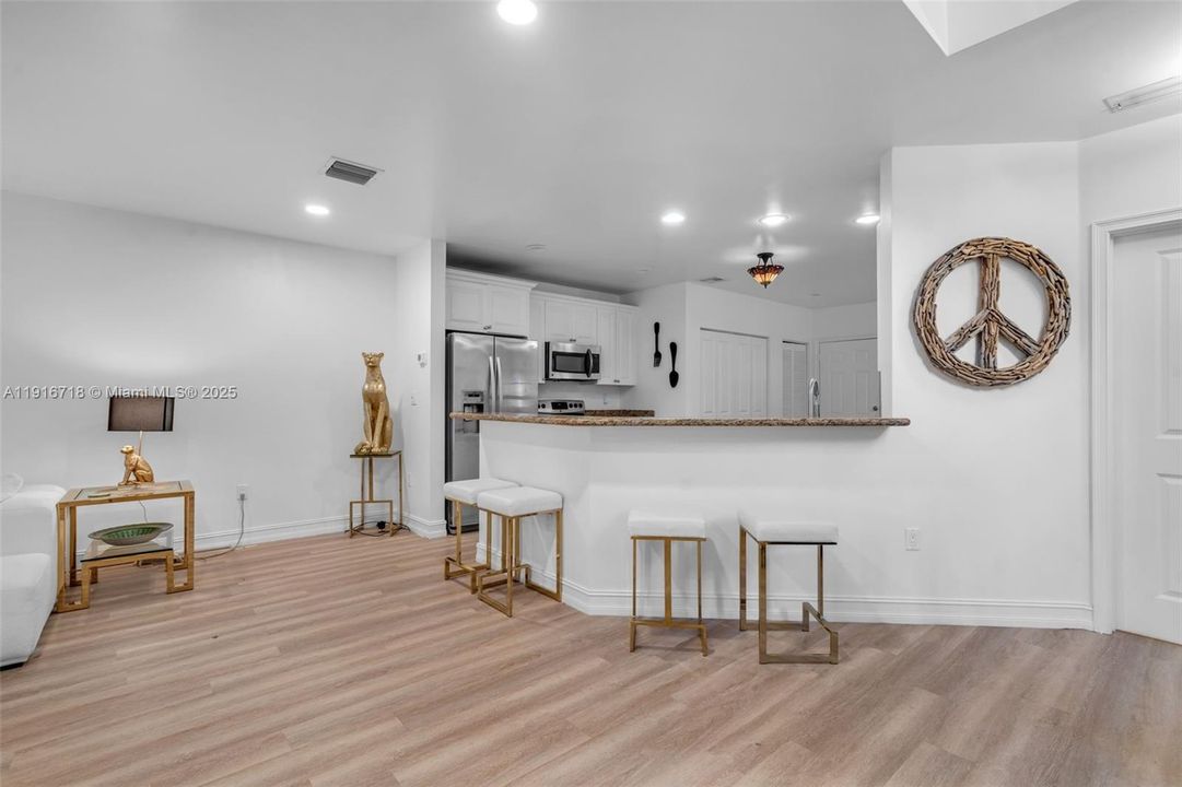 Activo con contrato: $3,950 (3 camas, 2 baños, 2658 Pies cuadrados)